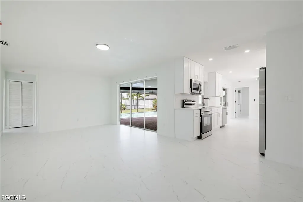 2285 SE 28th Street Cape Coral FL 33904
