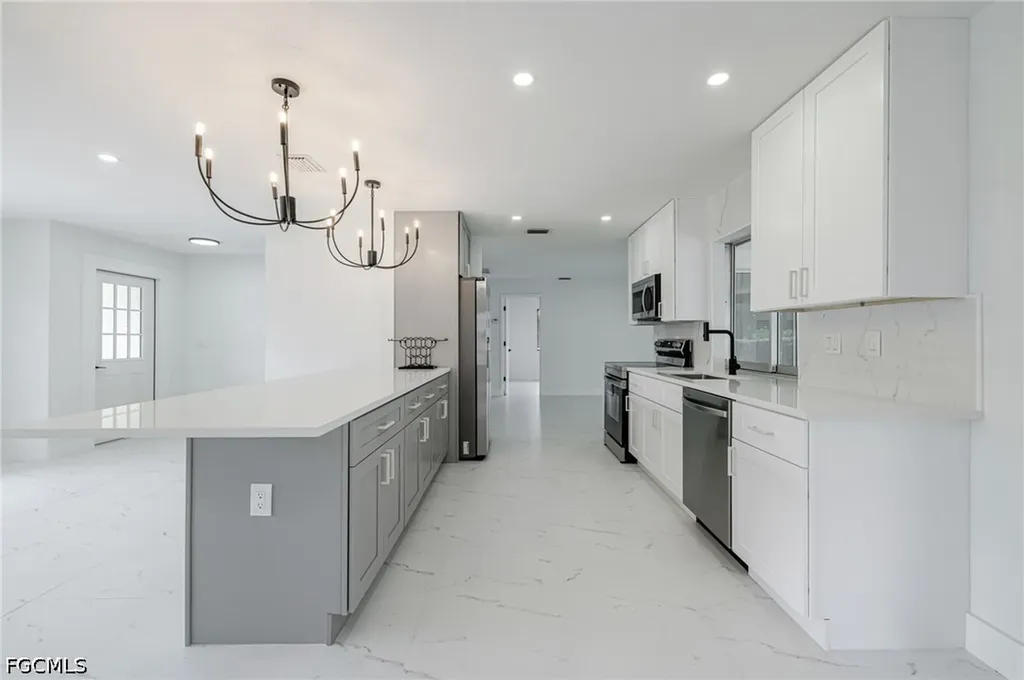 2285 SE 28th Street Cape Coral FL 33904