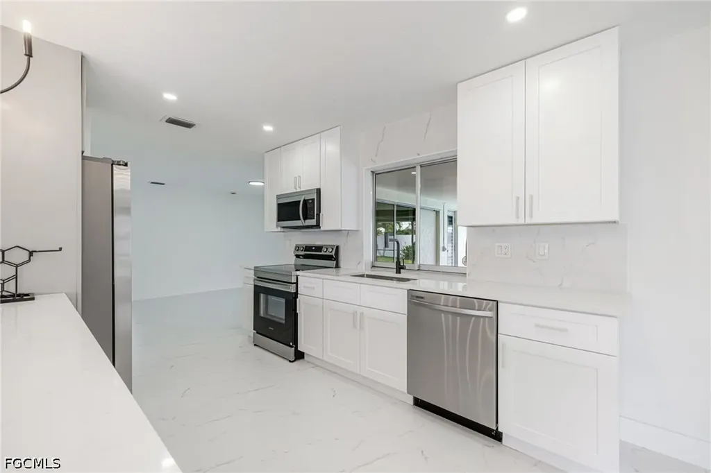 2285 SE 28th Street Cape Coral FL 33904
