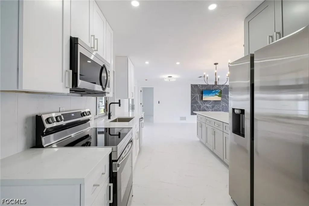 2285 SE 28th Street Cape Coral FL 33904