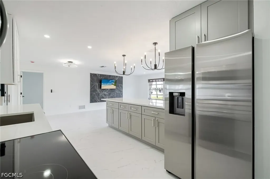2285 SE 28th Street Cape Coral FL 33904