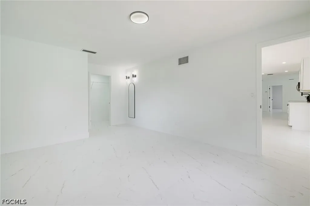 2285 SE 28th Street Cape Coral FL 33904