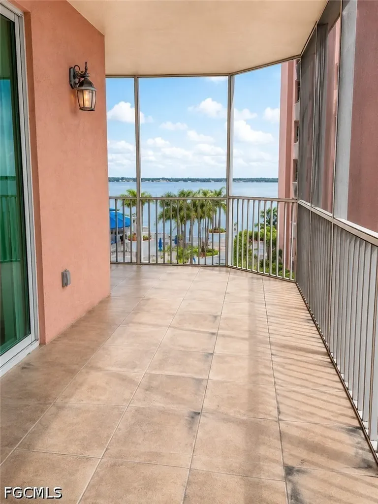 2743 1st Street Fort Myers FL 33916