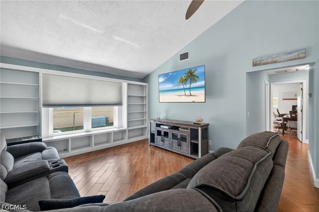 712 SE 32nd Terrace Cape Coral FL 33904