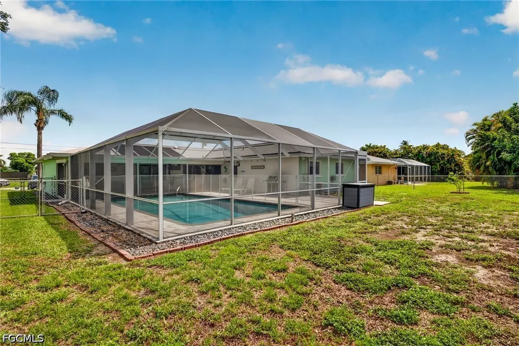 712 SE 32nd Terrace Cape Coral FL 33904