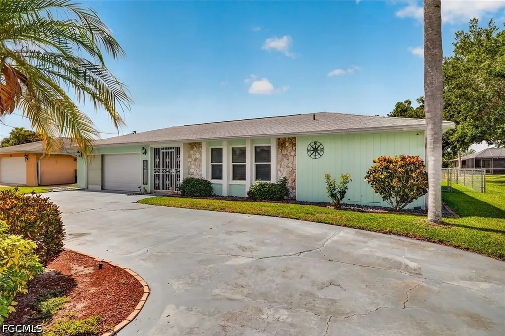 712 SE 32nd Terrace Cape Coral FL 33904