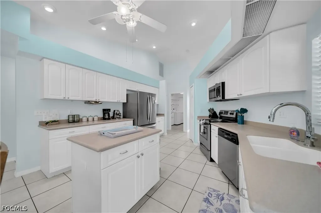 1722 SW 38th Terrace Cape Coral FL 33914