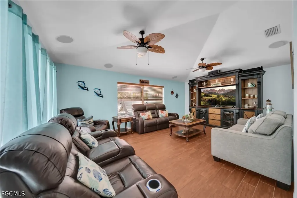1722 SW 38th Terrace Cape Coral FL 33914