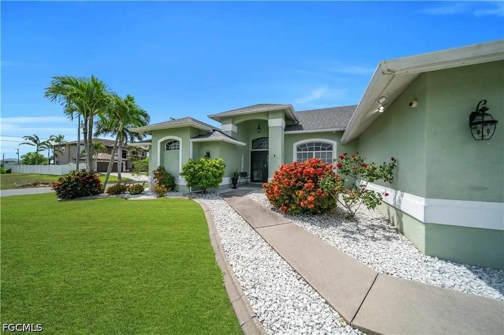 1722 SW 38th Terrace Cape Coral FL 33914