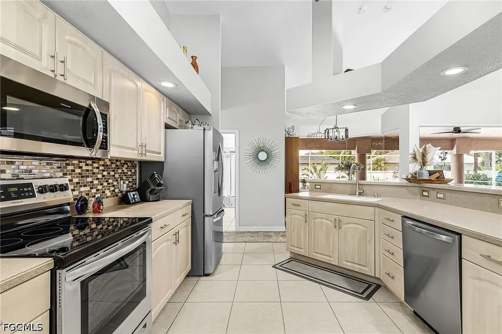 3613 SE 3rd Place Cape Coral FL 33904
