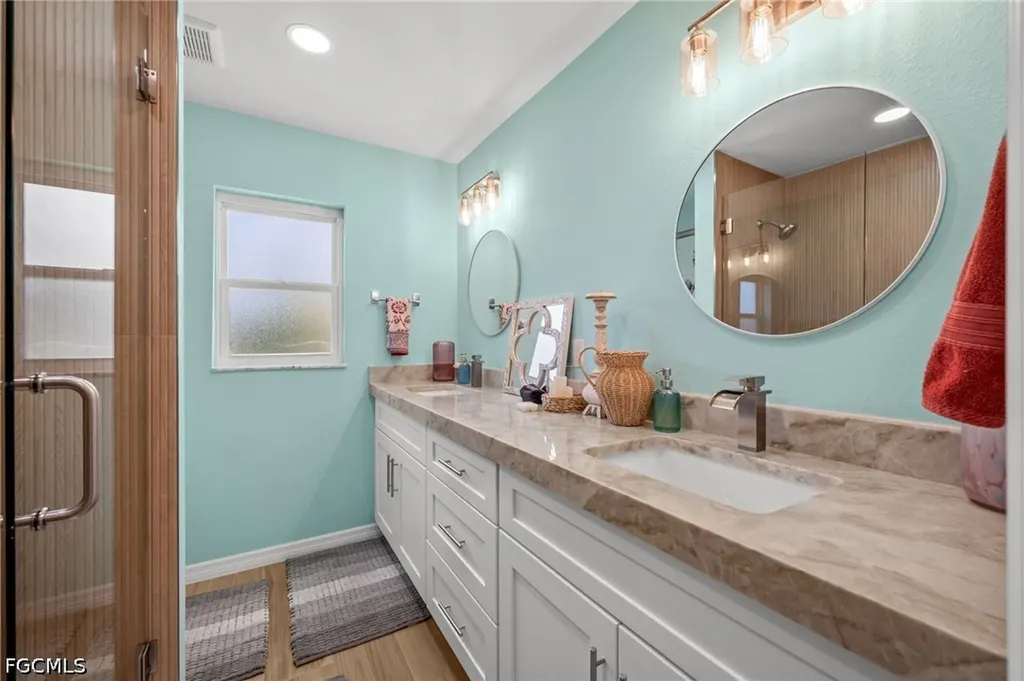 1432 Venetian Court Cape Coral FL 33904