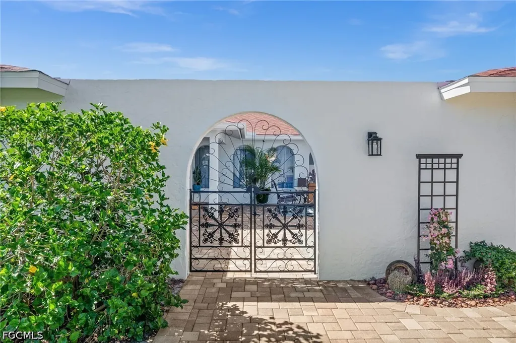 1432 Venetian Court Cape Coral FL 33904