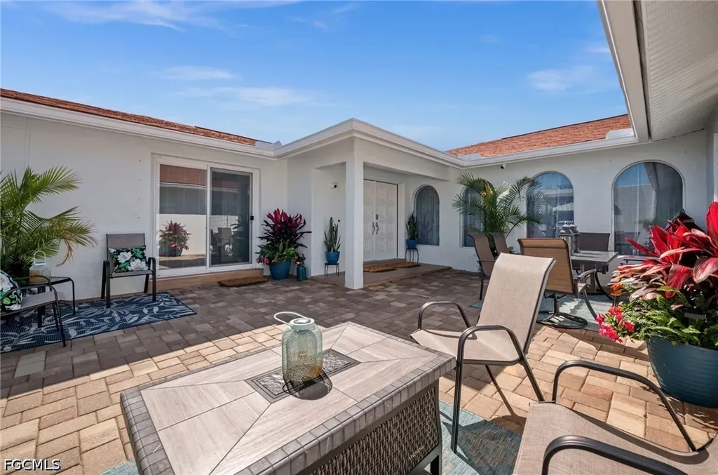 1432 Venetian Court Cape Coral FL 33904