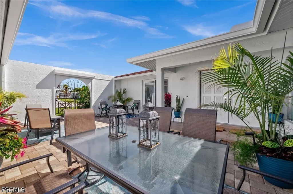 1432 Venetian Court Cape Coral FL 33904