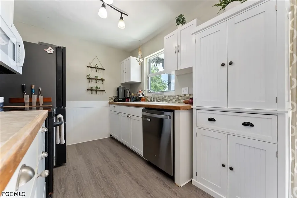 417 NE 14th Avenue Cape Coral FL 33909