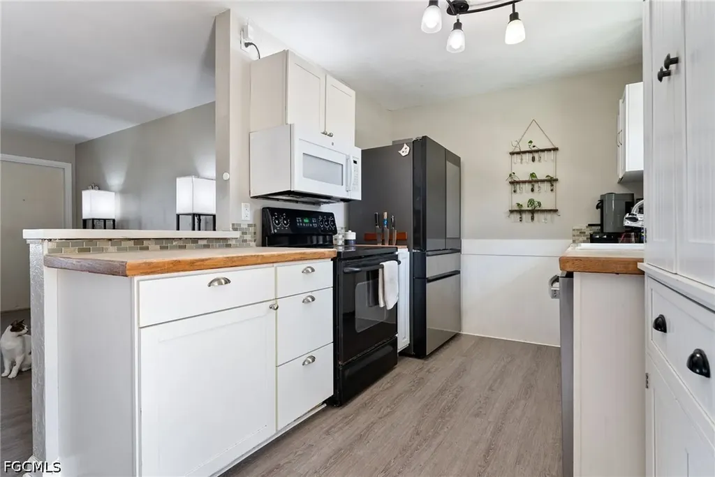 417 NE 14th Avenue Cape Coral FL 33909