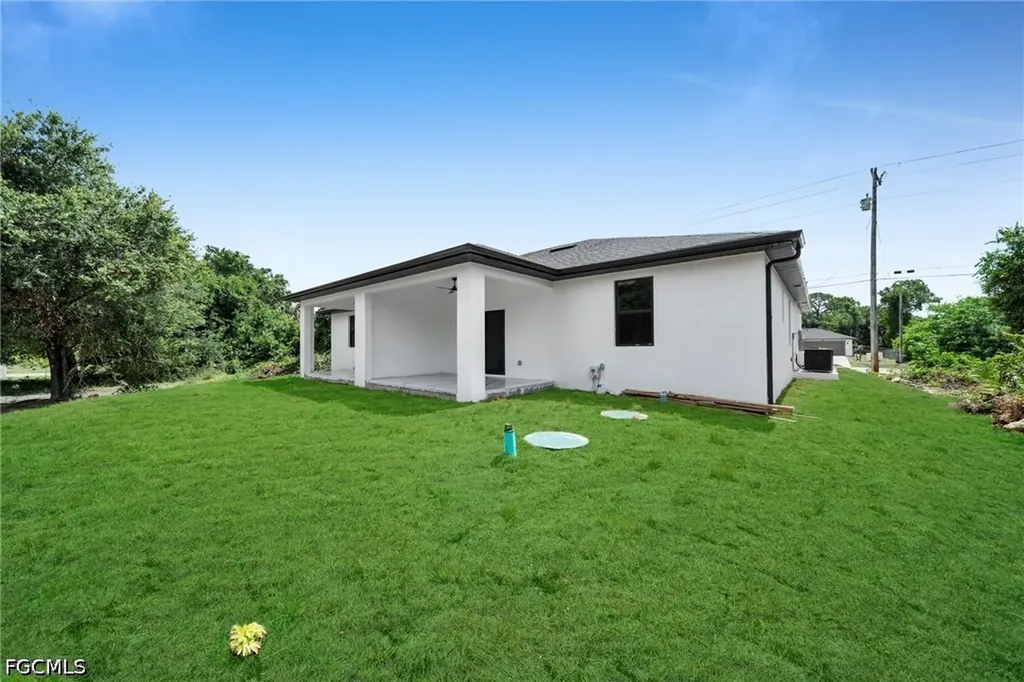 330 / 332 Bell Boulevard S Lehigh Acres FL 33974