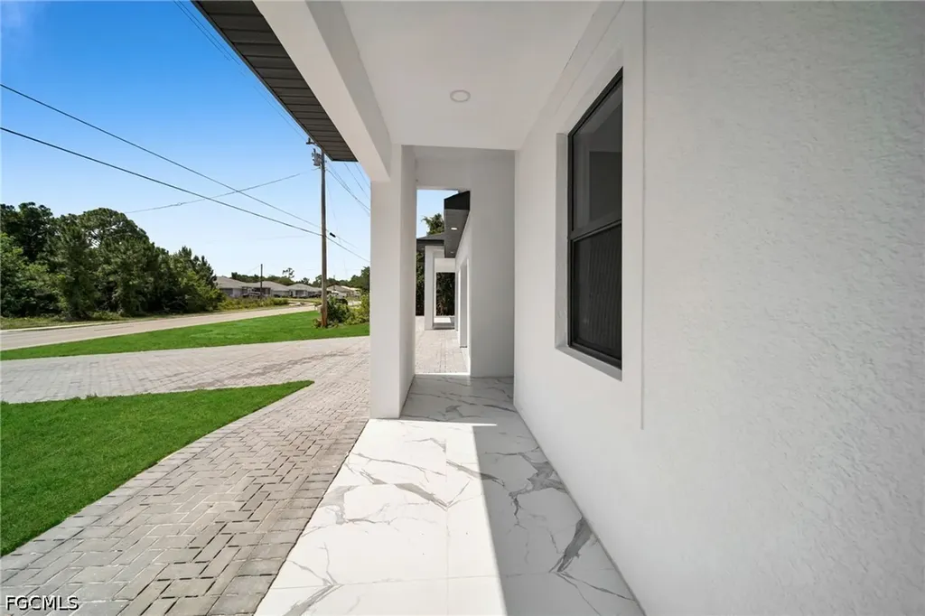 330 / 332 Bell Boulevard S Lehigh Acres FL 33974