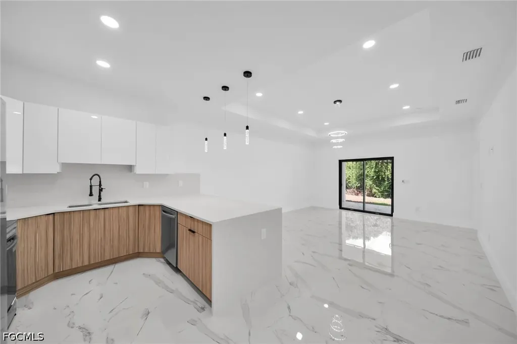 330 / 332 Bell Boulevard S Lehigh Acres FL 33974