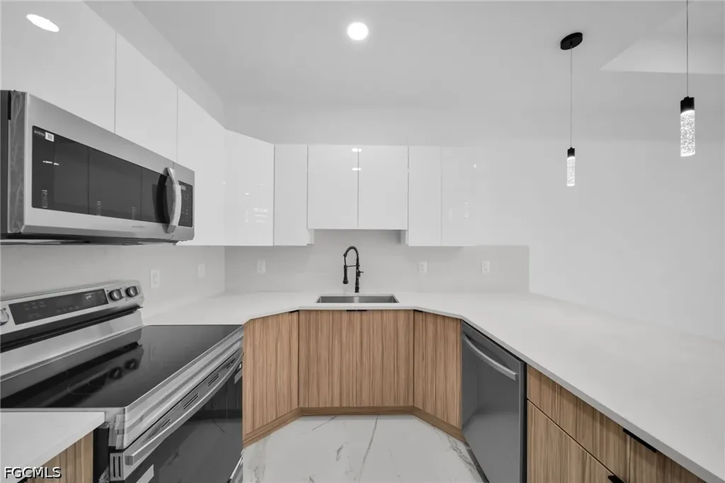 330 / 332 Bell Boulevard S Lehigh Acres FL 33974