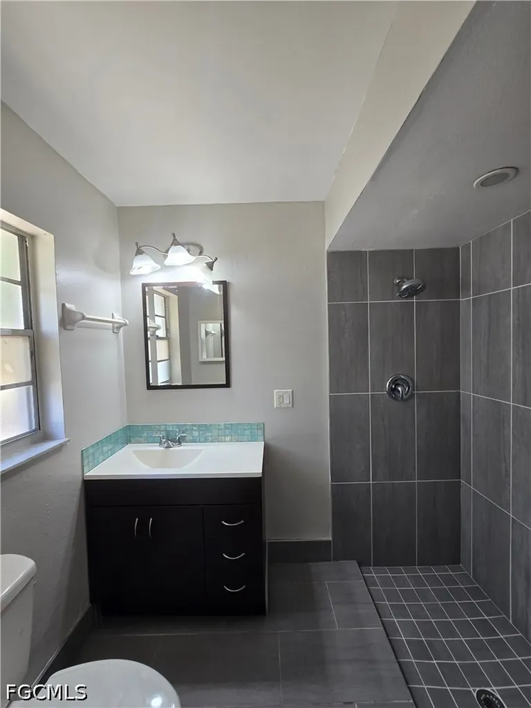 702 SE 47th Street Cape Coral FL 33904