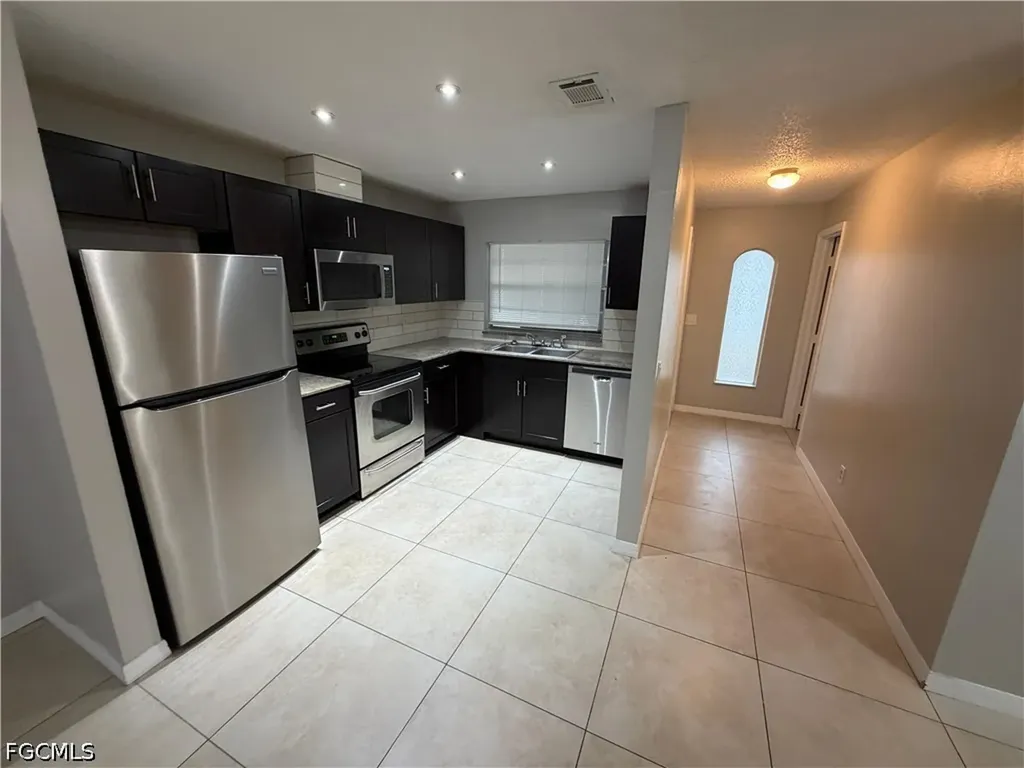702 SE 47th Street Cape Coral FL 33904