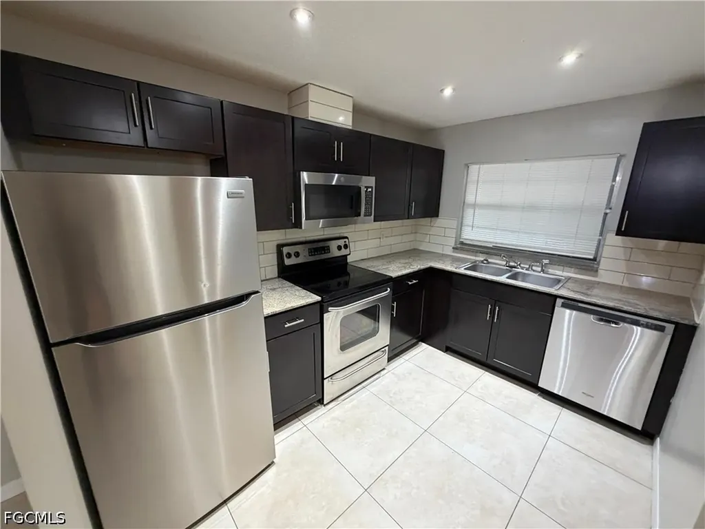 702 SE 47th Street Cape Coral FL 33904