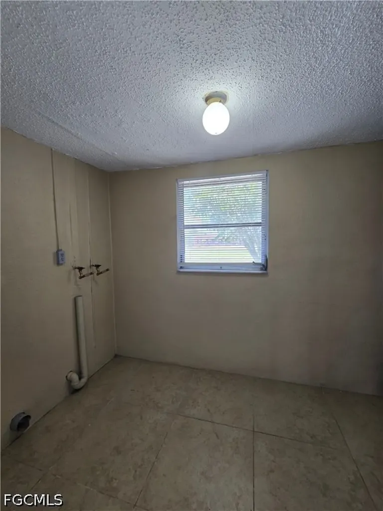 702 SE 47th Street Cape Coral FL 33904
