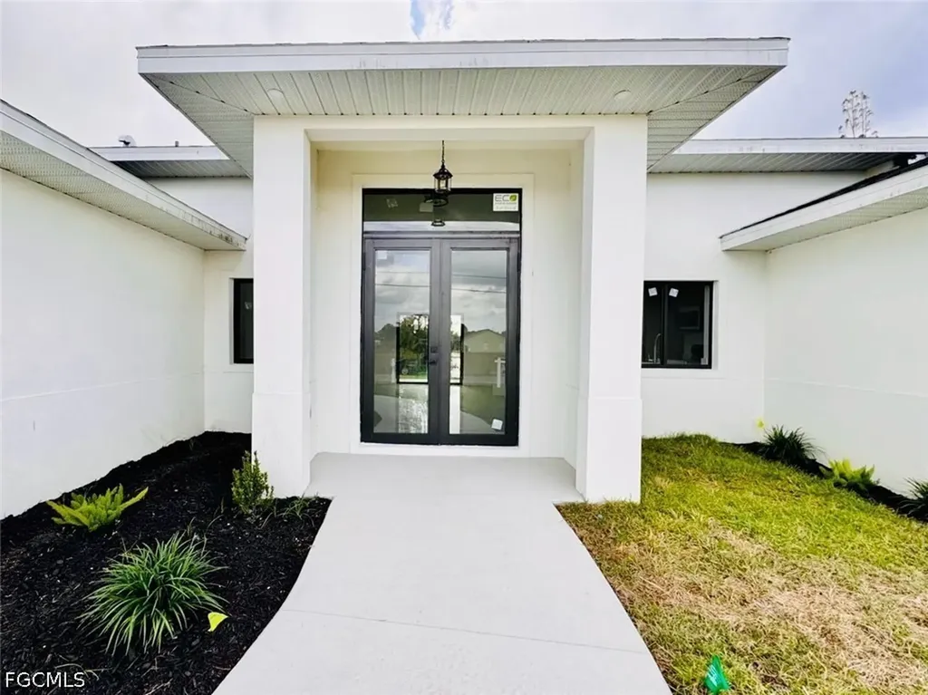 3424 NE 21st Place Cape Coral FL 33909