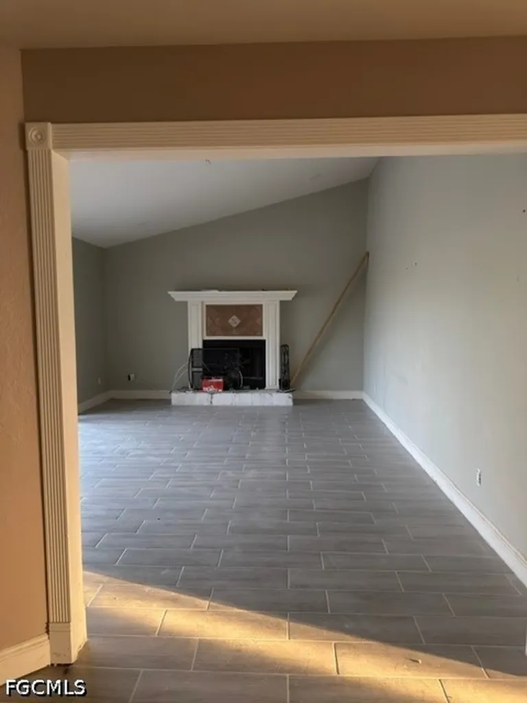 2121 SW 11th Court Cape Coral FL 33991