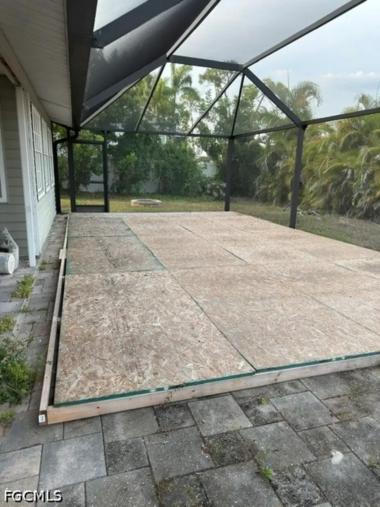 2121 SW 11th Court Cape Coral FL 33991