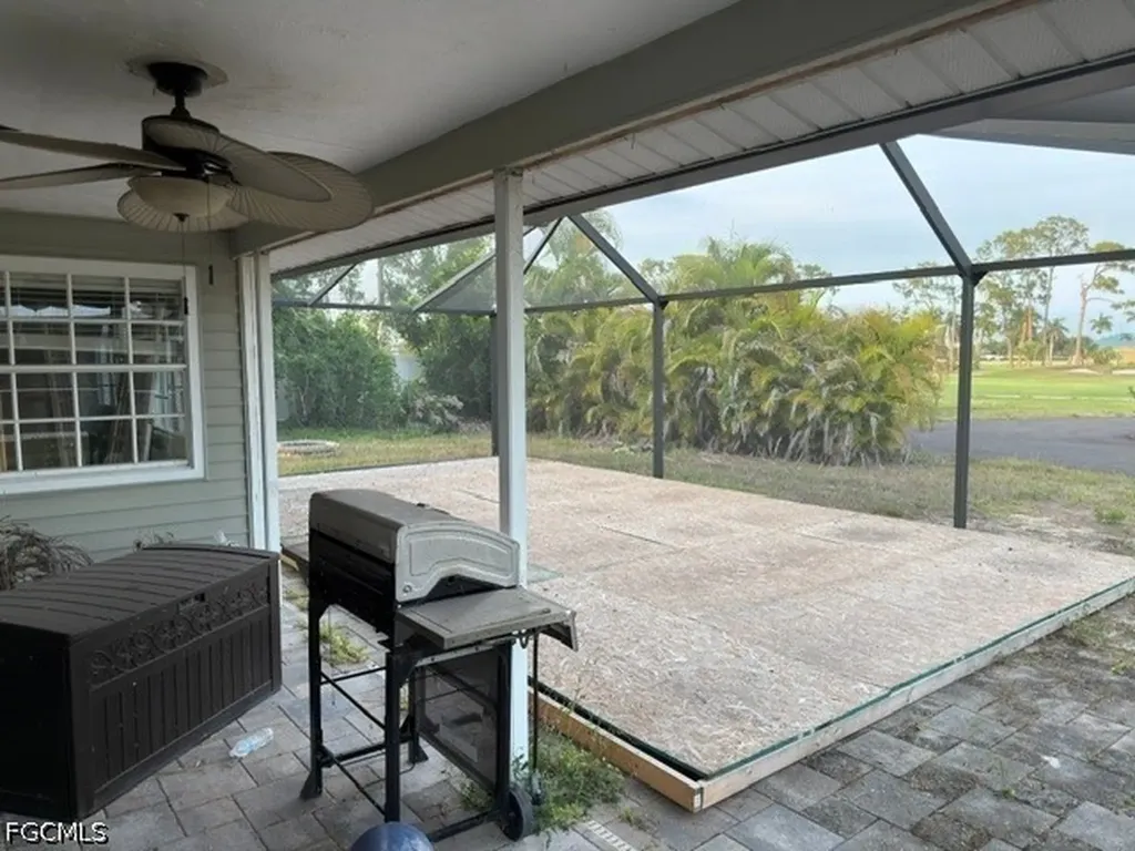 2121 SW 11th Court Cape Coral FL 33991