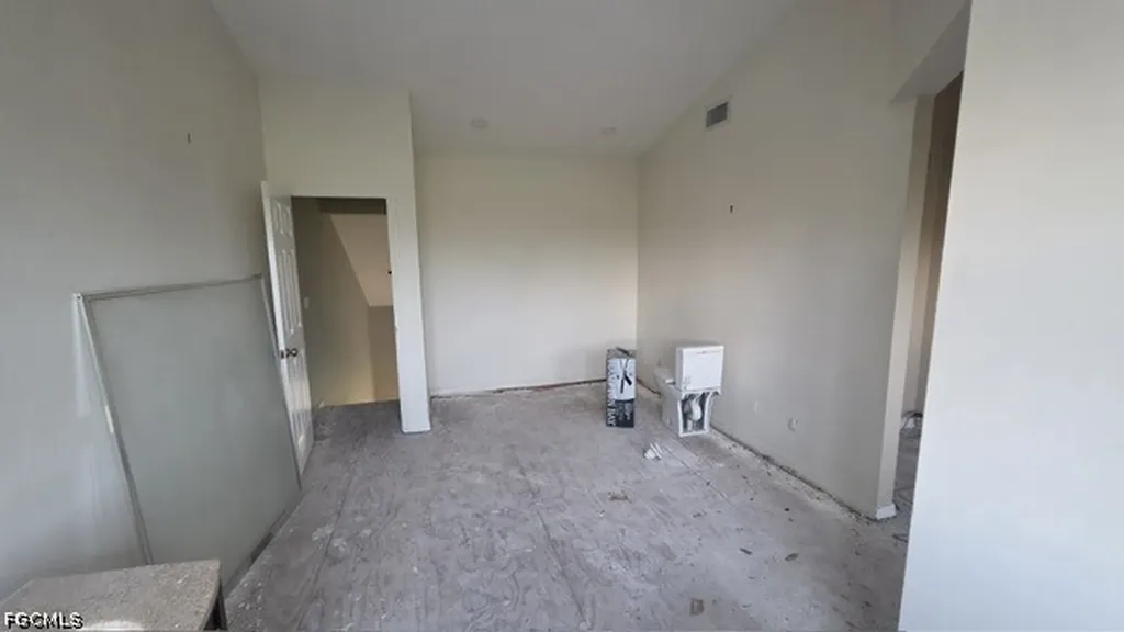 2121 SW 11th Court Cape Coral FL 33991