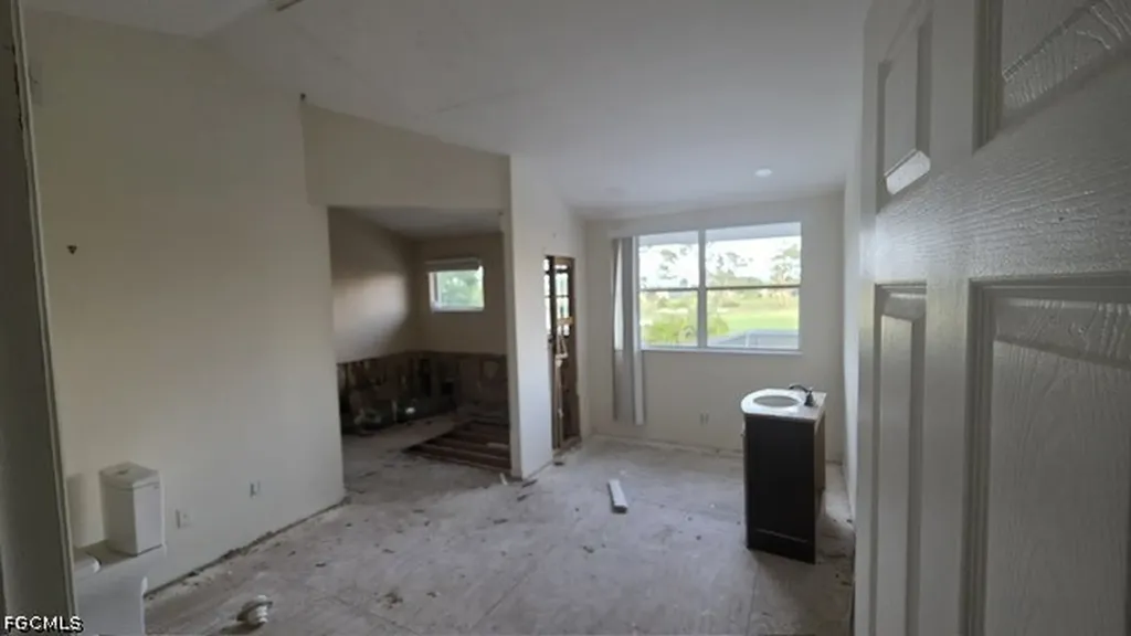 2121 SW 11th Court Cape Coral FL 33991