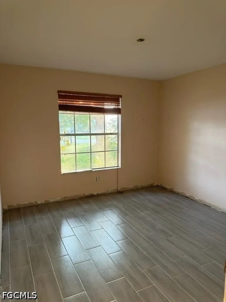 2121 SW 11th Court Cape Coral FL 33991