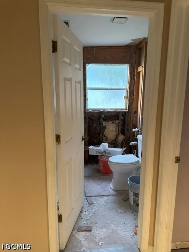 2121 SW 11th Court Cape Coral FL 33991