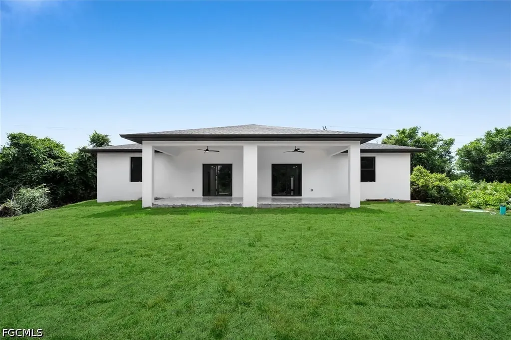 306 / 308 Bell Boulevard S Lehigh Acres FL 33974