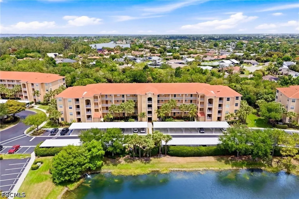 8251 Pathfinder Loop Fort Myers FL 33919