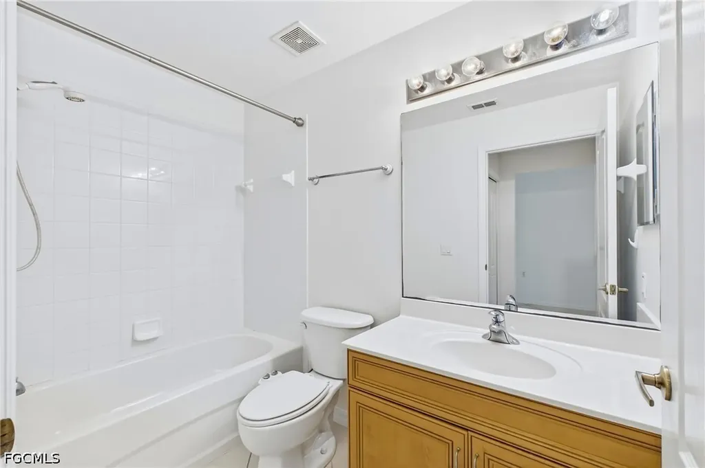 8251 Pathfinder Loop Fort Myers FL 33919