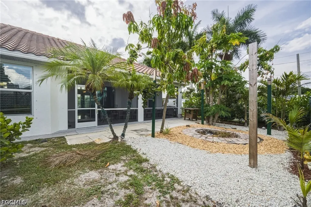 1700 43rd Terrace SW Naples FL 34116