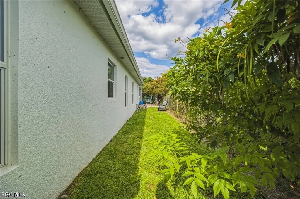 1700 43rd Terrace SW Naples FL 34116