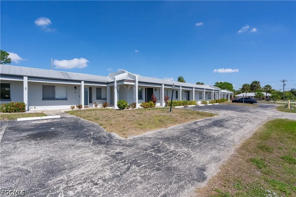 4608 SE 4th Place Cape Coral FL 33904