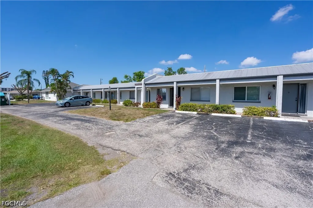 4608 SE 4th Place Cape Coral FL 33904