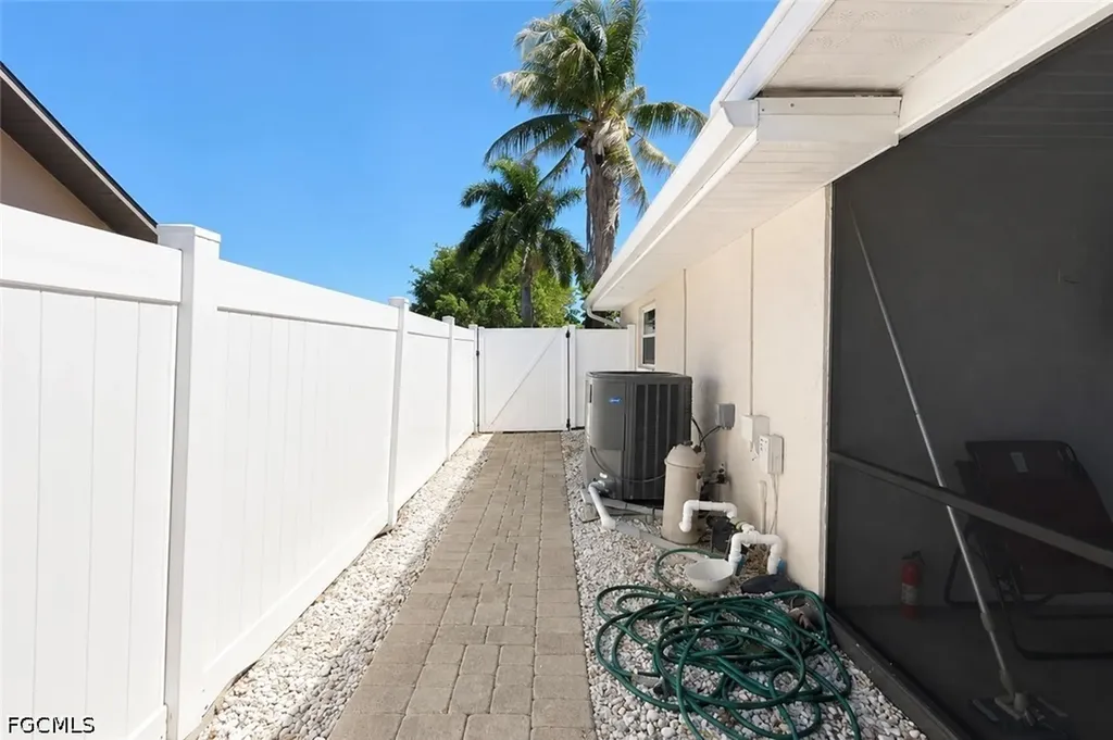 1337 NE Van Loon Terrace Cape Coral FL 33909