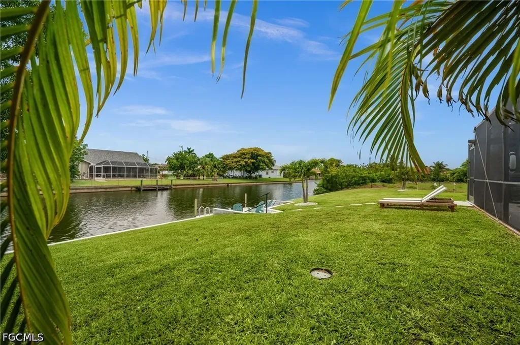 2102 SE 8th Street Cape Coral FL 33990