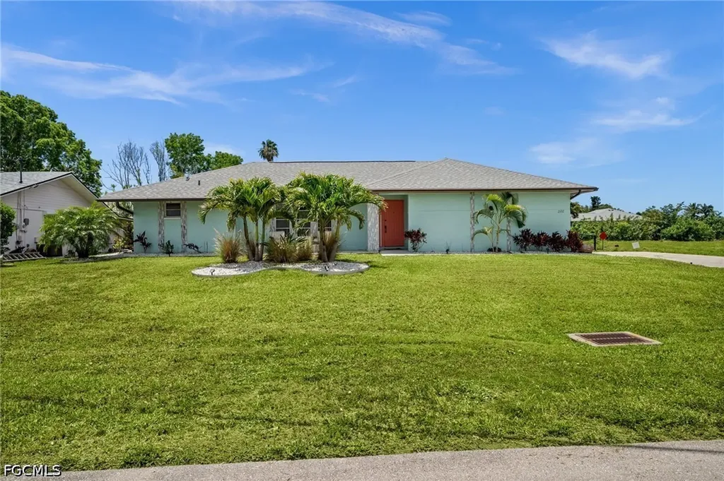 2102 SE 8th Street Cape Coral FL 33990