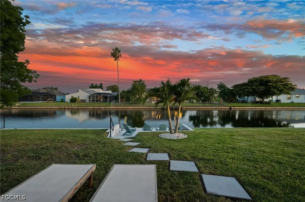 2102 SE 8th Street Cape Coral FL 33990