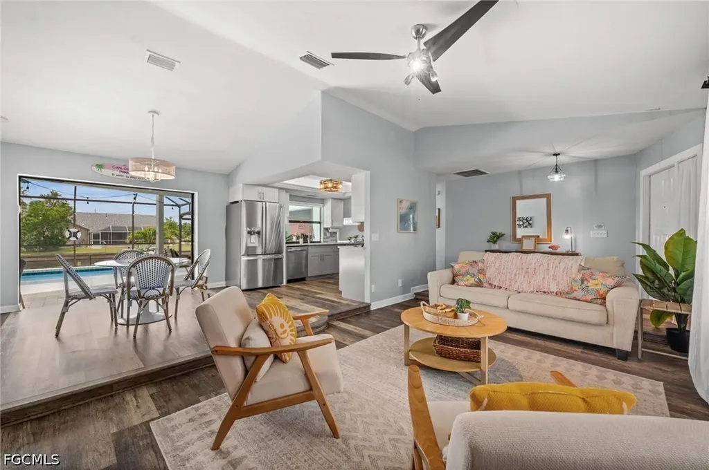 2102 SE 8th Street Cape Coral FL 33990
