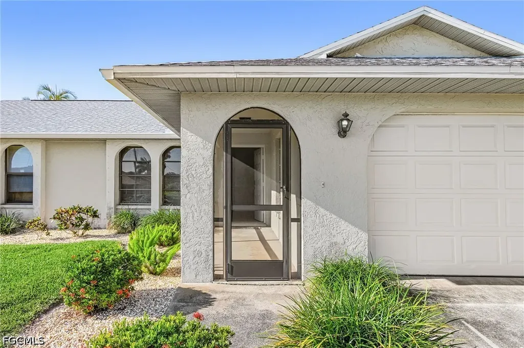 210 SW 43rd Lane Cape Coral FL 33914