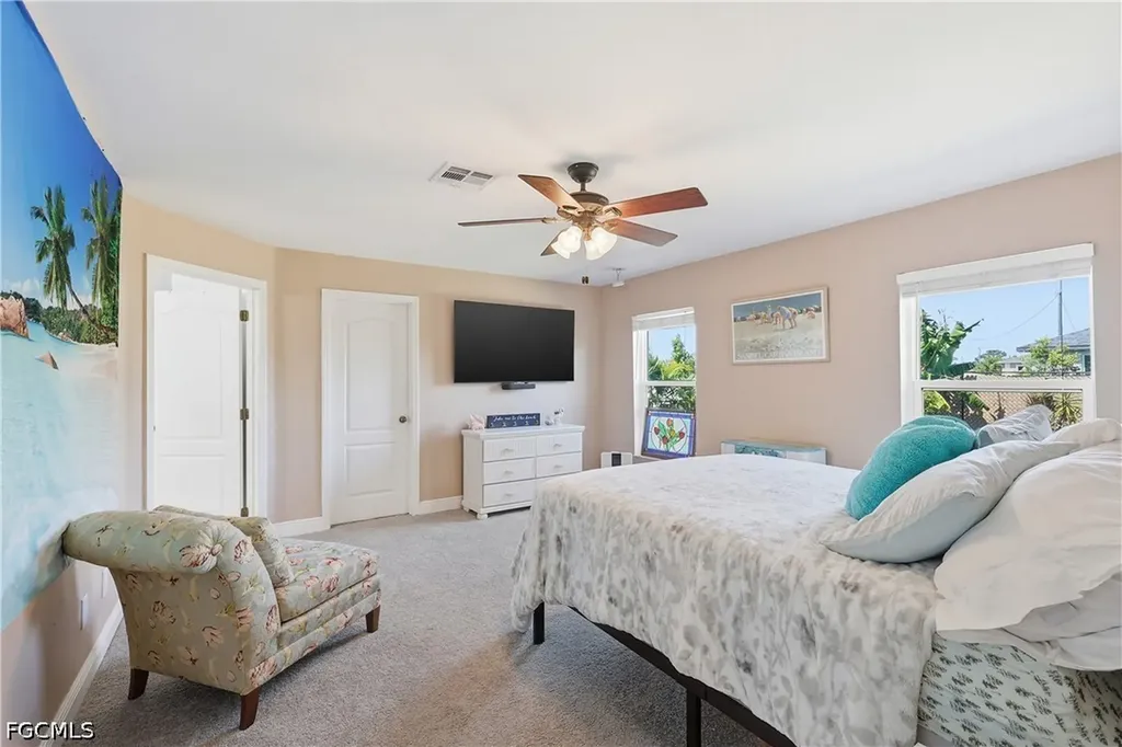 4301 NE 9th Place Cape Coral FL 33909